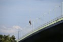 Koelner Seilbahn Gondel blieb haengen Koeln Linksrheinisch P521